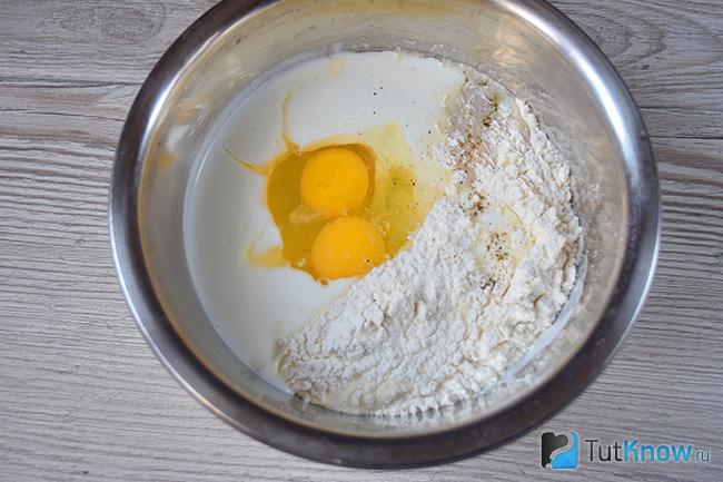 Кефир с мукой и яйцами