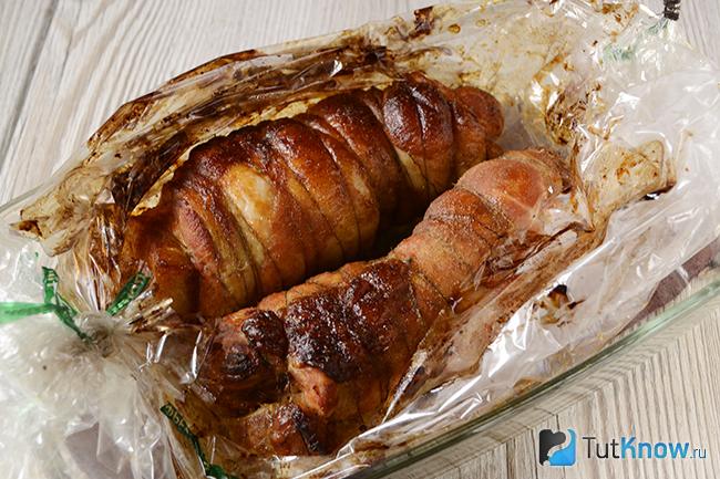 Готовый рулет из свинины
