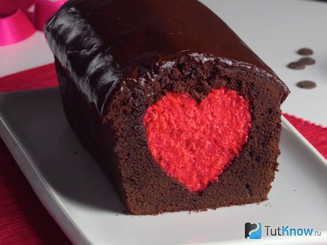 Шоколадный кекс с сердечком
