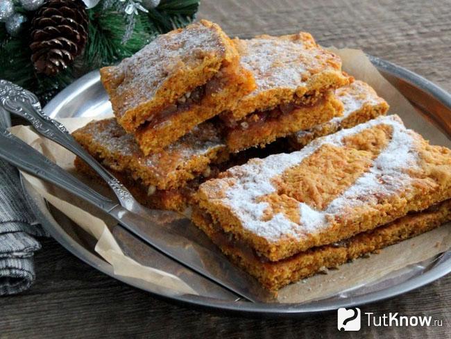 Морковный торт с орехами и апельсиновым кремом