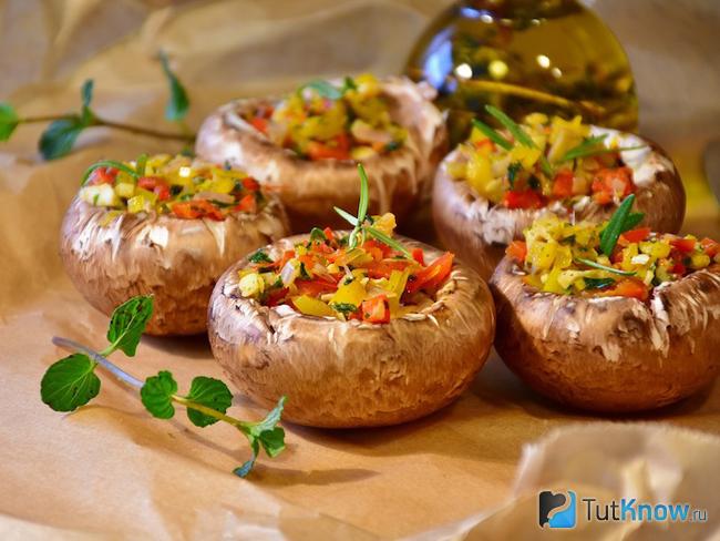 Картофель, фаршированный грибами