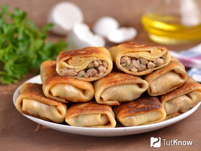 Блины фаршированные грибами и сыром