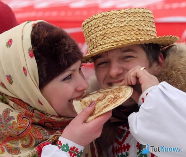 Домашние конкурсы с блинами на Масленицу