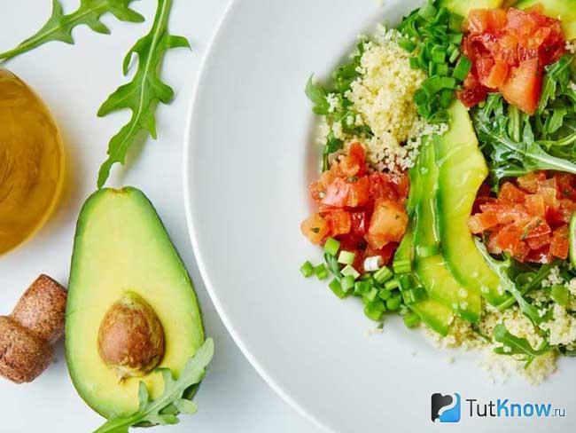 Постные салаты с авокадо: ТОП-4 рецепта, кулинарные советы