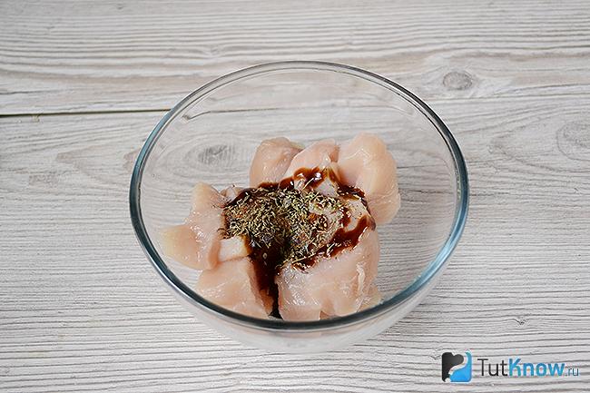 Куриное филе с соевым соусом и специями