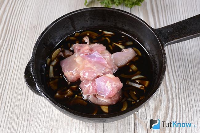 отварная курица в соевом соусе. 1581261255 3. отварная курица в соевом соусе фото. отварная курица в соевом соусе-1581261255 3. картинка отварная курица в соевом соусе. картинка 1581261255 3. Куриное мясо пользуется большим спросом у современных домохозяек. Из него можно приготовить вкусный шашлык, котлетки, наваристый бульон. Курицу можно варить, жарить, запекать – делать вкусные блюда, которые будут источать незабываемый аромат.