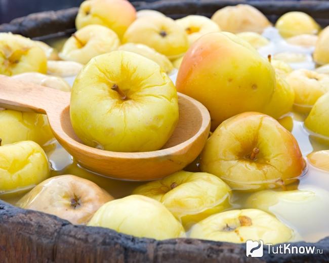 Как приготовить маринованные яблоки