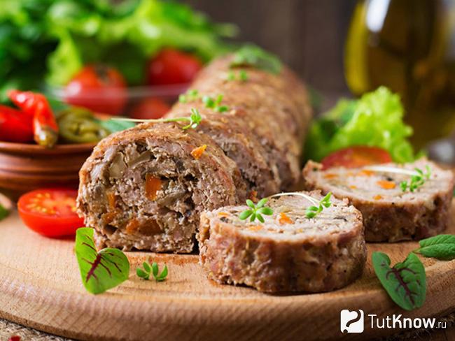 Мясной рулет со шпинатом и грибами