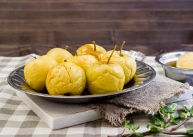 Маринованные яблоки — польза, вред, состав и калорийность
