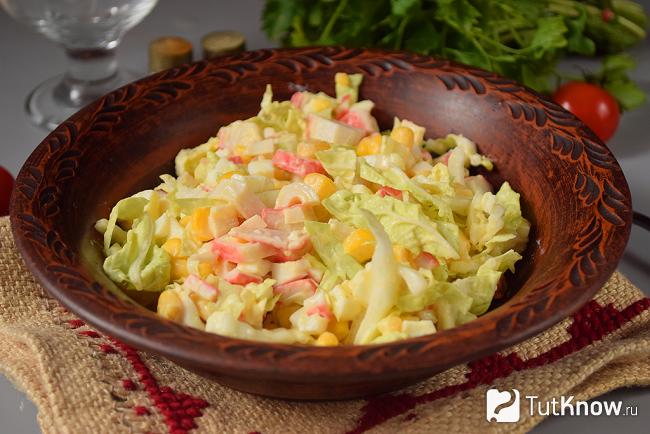 Салат из пекинской капусты и крабовых палочек