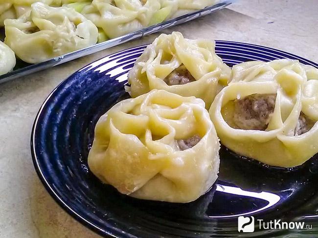 Рецепт теста на манты классический вкусный тонкий с фото пошагово в домашних условиях