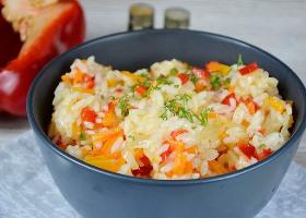 Постный рис с овощами на сковороде