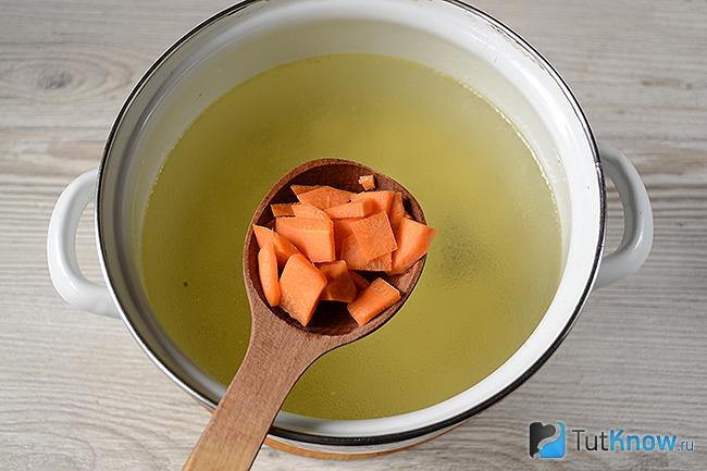 сырный суп с курицей и клецками. 1584274268 4. сырный суп с курицей и клецками фото. сырный суп с курицей и клецками-1584274268 4. картинка сырный суп с курицей и клецками. картинка 1584274268 4. Суп с сырными клёцками – универсальное первое блюдо, ведь вы можете его приготовить в любое время года. Блюдо состоит из продуктов, которые продаются в каждом супермаркете. Кроме того, суп простой в приготовлении.