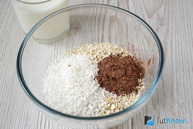 Овсянка, кокосовая стружка и какао