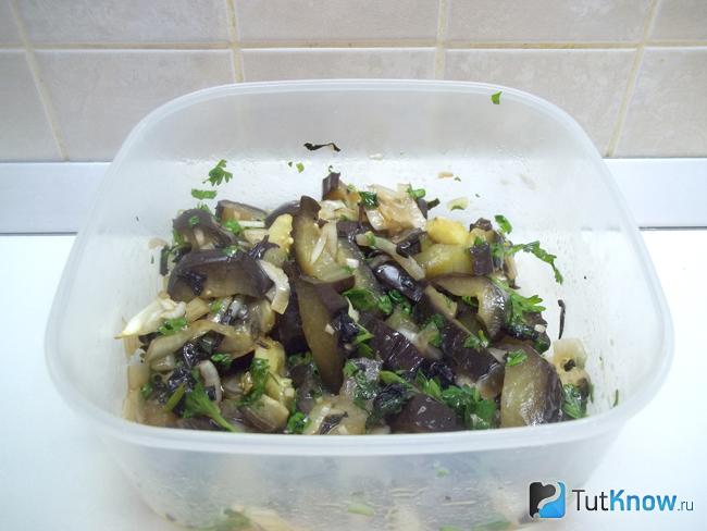 Готовые маринованные баклажаны с луком