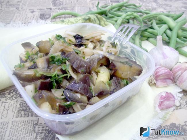 Готовые маринованные баклажаны с луком