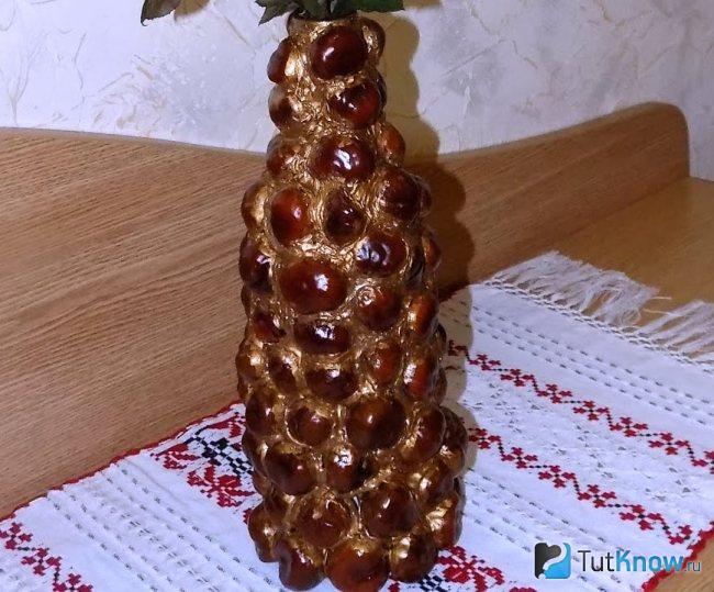Ваза из каштанов