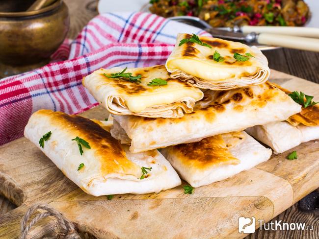 Рулет из лаваша с сыром