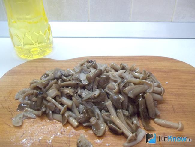 Грибы нарезаны кусочками
