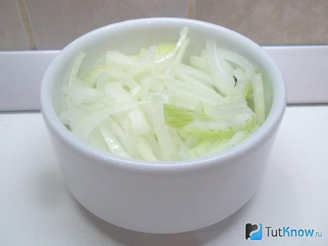 Репчатый лук замаринован