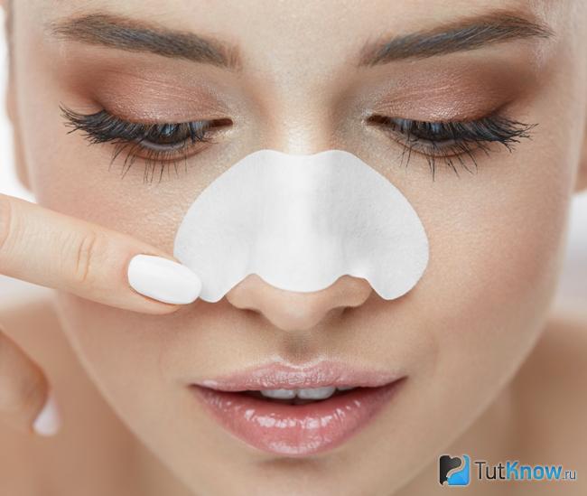 Полоски от черных точек на носу