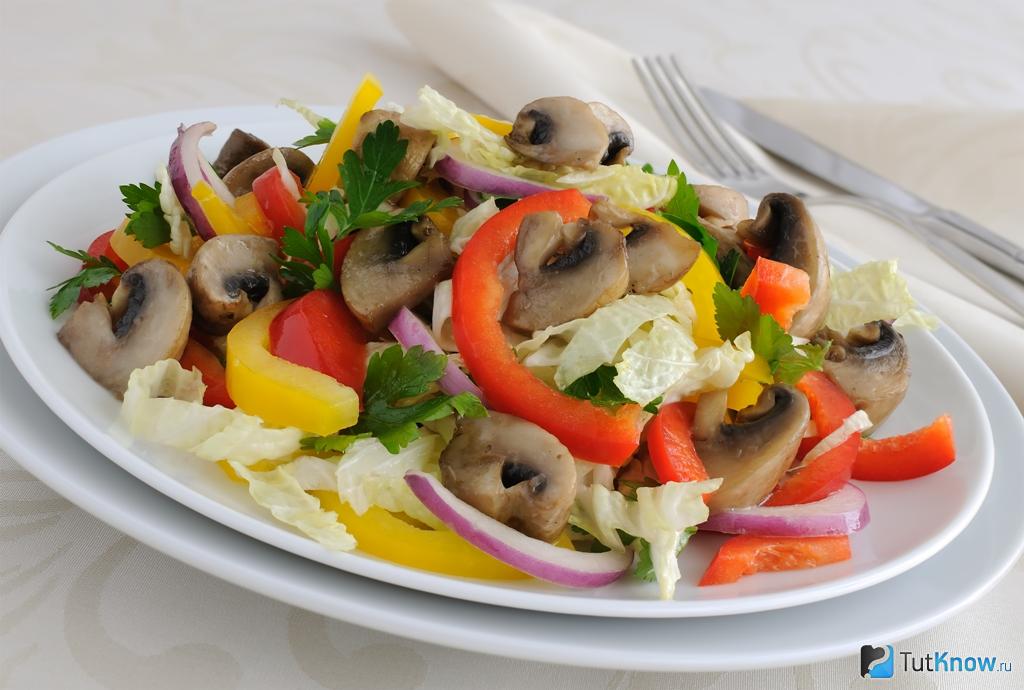 Салат с картофелем и маринованными грибами
