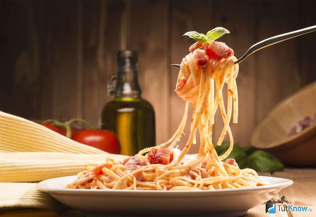 Спагетти с подливой из фарша