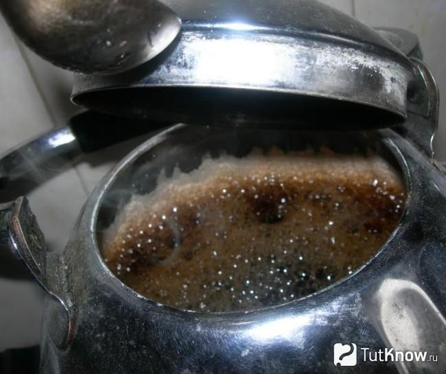 Как очистить чайник газировкой
