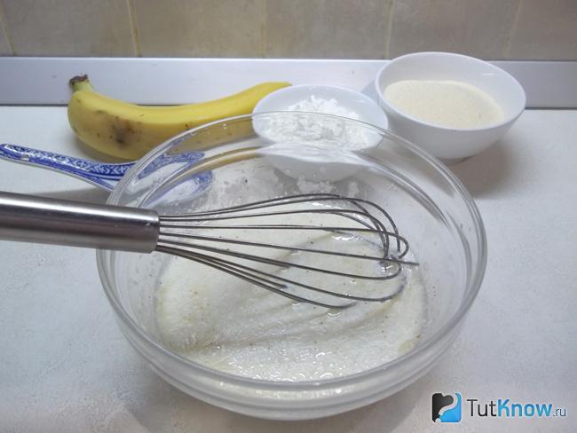 Венчиком или миксером перемешаны продукты до однородности