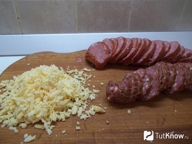 открытый пирог с колбасой и сыром. 1620130693 5. открытый пирог с колбасой и сыром фото. открытый пирог с колбасой и сыром-1620130693 5. картинка открытый пирог с колбасой и сыром. картинка 1620130693 5. Друзья, французская национальная кухня пропитана нежностью и ажурностью. Французы любят себя баловать вкусной, питательной и полезной пищей. Сложно поверить, что французский открытый пирог Киш, известный как Лоранский пирог, на самом деле — немецкий!