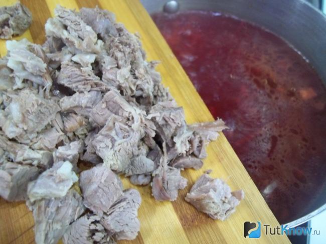 В бульон добавлено мясо