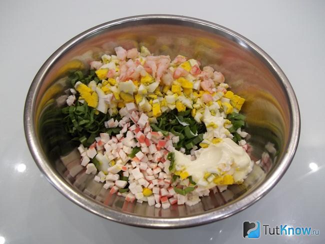 Продукты заправлен майонезом