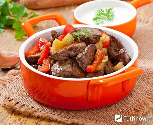 Куриная печень с ананасом и болгарским перцем