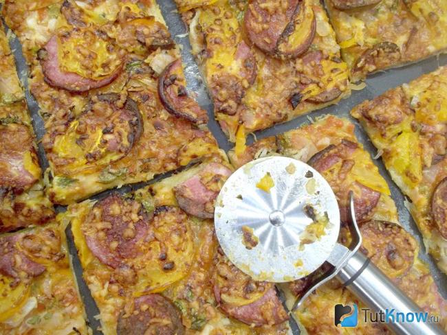 открытый пирог с колбасой и сыром. 1620130686 1. открытый пирог с колбасой и сыром фото. открытый пирог с колбасой и сыром-1620130686 1. картинка открытый пирог с колбасой и сыром. картинка 1620130686 1. Друзья, французская национальная кухня пропитана нежностью и ажурностью. Французы любят себя баловать вкусной, питательной и полезной пищей. Сложно поверить, что французский открытый пирог Киш, известный как Лоранский пирог, на самом деле — немецкий!