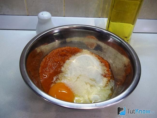 К продуктам добавлены яйца и соль