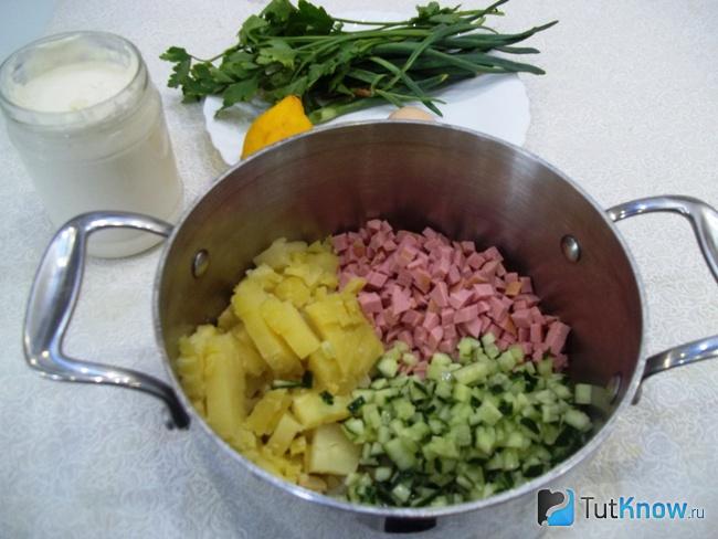 окрошка с лимонной кислотой и сметаной рецепт с фото пошагово. 1622741753 5. окрошка с лимонной кислотой и сметаной рецепт с фото пошагово фото. окрошка с лимонной кислотой и сметаной рецепт с фото пошагово-1622741753 5. картинка окрошка с лимонной кислотой и сметаной рецепт с фото пошагово. картинка 1622741753 5. Существует множество рецептов приготовления окрошки. Окрошка на сметане – это легкий вариант этого замечательного холодного супа. Насыщенная, сытная, с еле уловимым ароматом лимона – именно такой получается окрошка на сметане. Готовится этот суп быстро и просто. В летнюю жару легкая и охлаждающая окрошка станет идеальным блюдом!