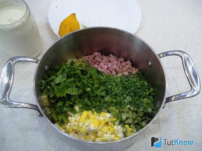 окрошка с лимонной кислотой и сметаной рецепт с фото пошагово. 1622741772 8. окрошка с лимонной кислотой и сметаной рецепт с фото пошагово фото. окрошка с лимонной кислотой и сметаной рецепт с фото пошагово-1622741772 8. картинка окрошка с лимонной кислотой и сметаной рецепт с фото пошагово. картинка 1622741772 8. Существует множество рецептов приготовления окрошки. Окрошка на сметане – это легкий вариант этого замечательного холодного супа. Насыщенная, сытная, с еле уловимым ароматом лимона – именно такой получается окрошка на сметане. Готовится этот суп быстро и просто. В летнюю жару легкая и охлаждающая окрошка станет идеальным блюдом!