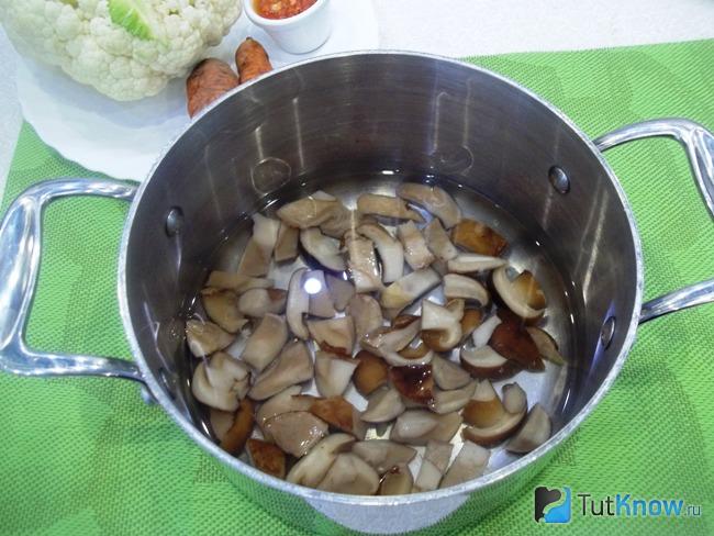 Грибы залиты водой