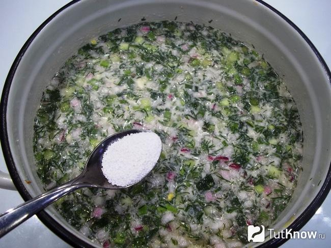 В кастрюлю добавлена лимонная кислота