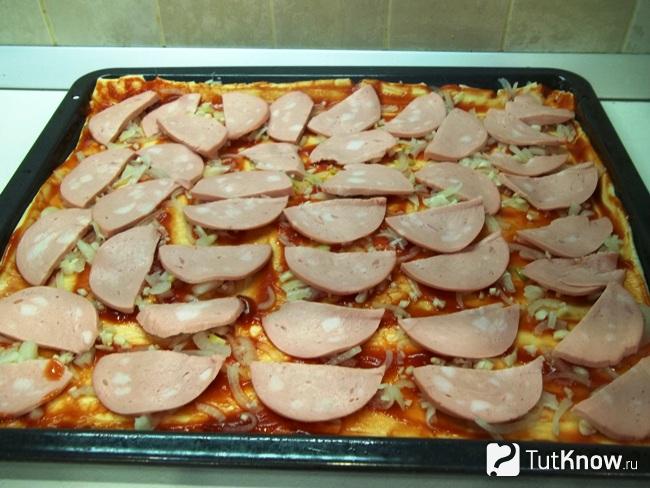 открытый пирог с колбасой и сыром. 1623265034 8. открытый пирог с колбасой и сыром фото. открытый пирог с колбасой и сыром-1623265034 8. картинка открытый пирог с колбасой и сыром. картинка 1623265034 8. Друзья, французская национальная кухня пропитана нежностью и ажурностью. Французы любят себя баловать вкусной, питательной и полезной пищей. Сложно поверить, что французский открытый пирог Киш, известный как Лоранский пирог, на самом деле — немецкий!