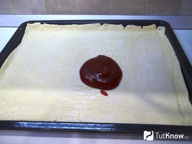 открытый пирог с колбасой и сыром. 1623265075 6. открытый пирог с колбасой и сыром фото. открытый пирог с колбасой и сыром-1623265075 6. картинка открытый пирог с колбасой и сыром. картинка 1623265075 6. Друзья, французская национальная кухня пропитана нежностью и ажурностью. Французы любят себя баловать вкусной, питательной и полезной пищей. Сложно поверить, что французский открытый пирог Киш, известный как Лоранский пирог, на самом деле — немецкий!