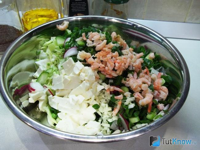 Все продукты сложены в миску