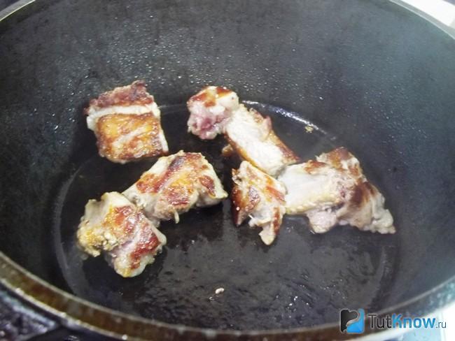 Мясо обжарено до румяной корочки