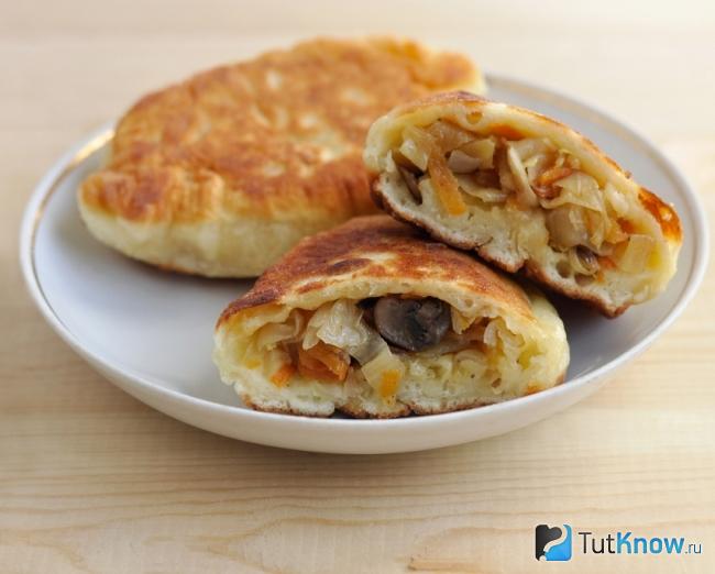 Жареные пирожки с капустой