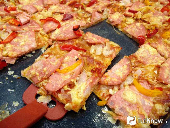 открытый пирог с колбасой и сыром. 1623265106 1. открытый пирог с колбасой и сыром фото. открытый пирог с колбасой и сыром-1623265106 1. картинка открытый пирог с колбасой и сыром. картинка 1623265106 1. Друзья, французская национальная кухня пропитана нежностью и ажурностью. Французы любят себя баловать вкусной, питательной и полезной пищей. Сложно поверить, что французский открытый пирог Киш, известный как Лоранский пирог, на самом деле — немецкий!