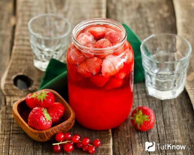 Компот из клубники