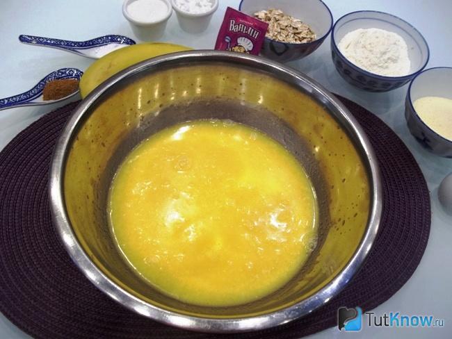 Жидкие ингредиенты перемешаны