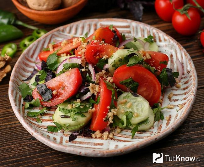 летний салат рецепт классический простой. 1629057536 letniy salat iz ogurcov i pomidorov s orehami. летний салат рецепт классический простой фото. летний салат рецепт классический простой-1629057536 letniy salat iz ogurcov i pomidorov s orehami. картинка летний салат рецепт классический простой. картинка 1629057536 letniy salat iz ogurcov i pomidorov s orehami. Читайте нашу подборку самых ярких, вкусных и простых рецептов летних салатов, выбирайте и готовьте самые интересные и делитесь своими впечатлениями.