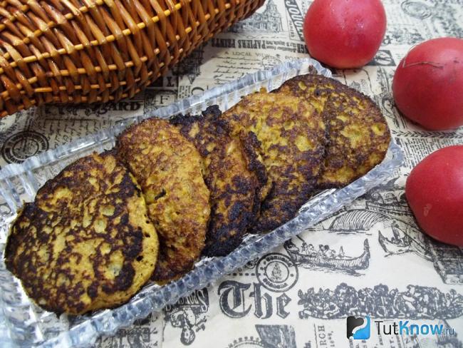 Готовые оладьи из кабачковой икры
