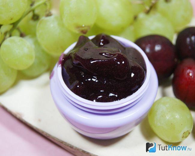 Витаминная маска с виноградом для лица на осень